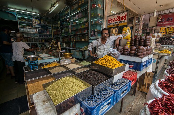 Ultimate Mumbai Full Day: Sights, Bollywood Dance, Lunch & Spices - The Bollywood dance lesson: choreographer-led, not a demo