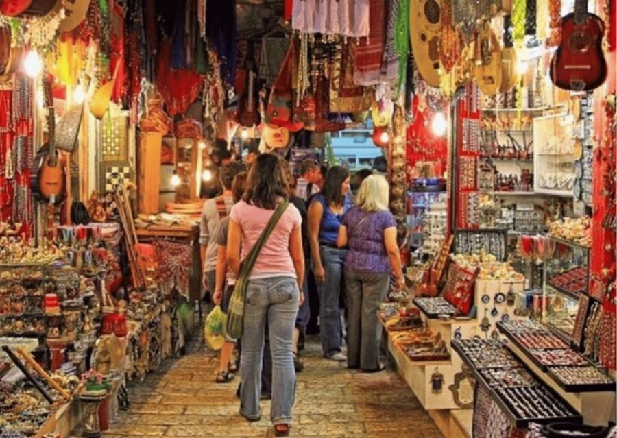 Vibrant Markets of Mumbai (2 Hours Guided Walking Tour) - Why this short Mumbai market walk makes sense