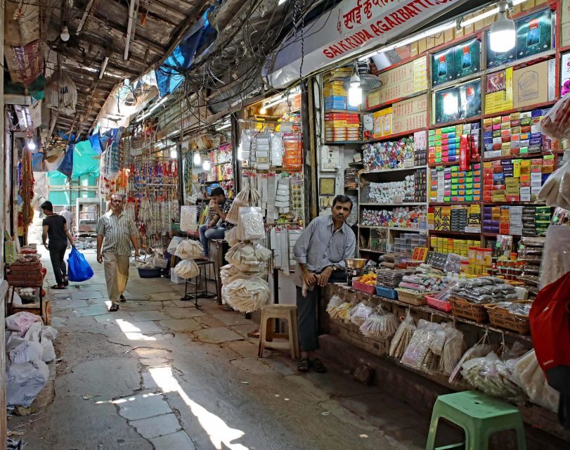 Vibrant Markets of Mumbai (2 Hours Guided Walking Tour) - Zaveri Bazaar: jewelry shopping as theater and craftsmanship